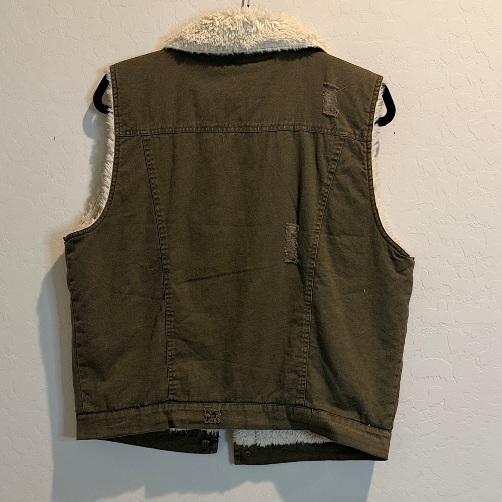gimmicks by BKE Olive Green Sherpa-Lined Distressed Vest - Picture 3 of 3